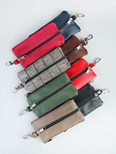 YA Ключница 2 кармана на молнии M-006