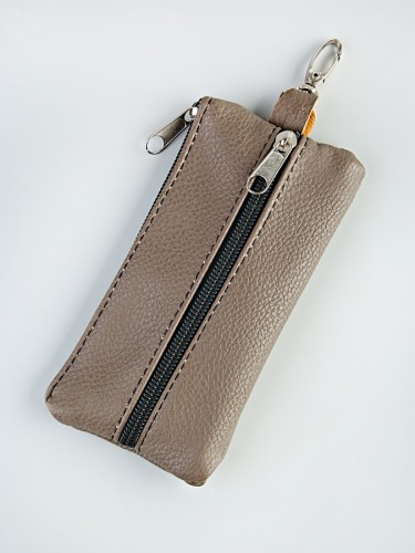 YA Ключница 2 кармана на молнии M-006